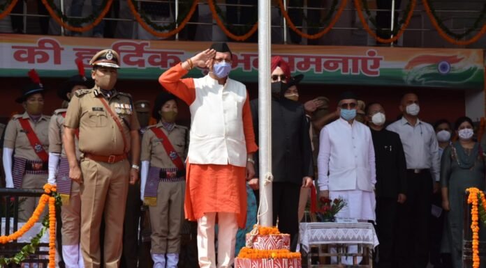 मुख्यमंत्री पुष्कर धामी ने 75 वें स्वतंत्रता दिवस पर किया ध्वजारोहण,भू कानून और देवस्थानम बोर्ड को लेकर की बड़ी घोषणा