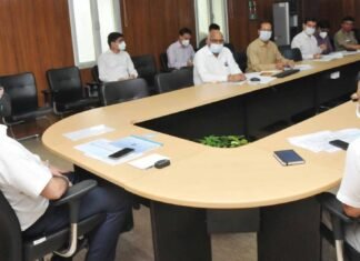 मुख्य सचिव ने अधिकारियों को सड़कों को गड्ढामुक्त रखने हेतु योजनाबद्ध ढंग से कार्य करने के दिए निर्देश