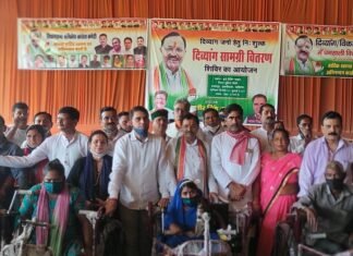 पूर्व मंत्री शूरवीर सिंह सजवाण एवं कांग्रेस प्रदेश महासचिव राजपाल खरोला ने दिव्यांग जनों को प्रदान की ट्राई साइकिल व अन्य उपकरण