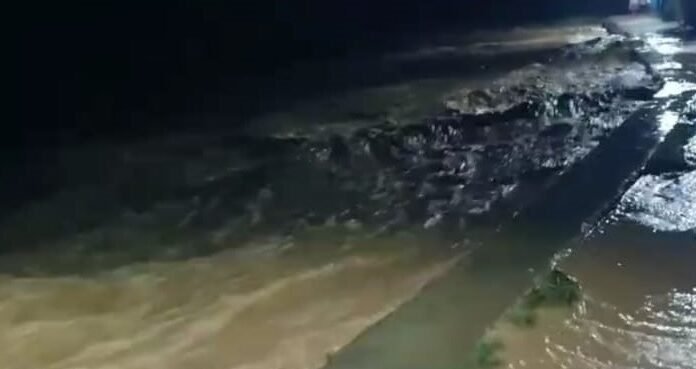 देहरादून के संतला देवी मंदिर के निकट खाबड़वाला में बादल फटने से भारी नुकसान