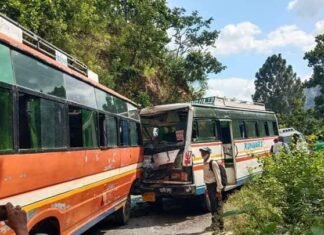 पौड़ी गढ़वाल- सतपुली-कोटद्वार राष्ट्रीय राजमार्ग पर दो बसों की आमने-सामने टक्कर,तीन लोग घायल