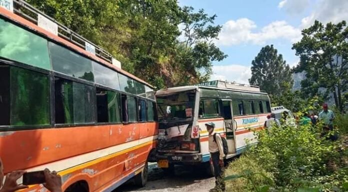 पौड़ी गढ़वाल- सतपुली-कोटद्वार राष्ट्रीय राजमार्ग पर दो बसों की आमने-सामने टक्कर,तीन लोग घायल