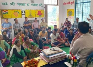 उत्तराखंड में लगातार बढ़ रहा है यूकेडी का कुनबा,श्रीनगर विधानसभा में सैकड़ों बीजेपी-कांग्रेस कार्यकर्ताओं ने थामा यूकेडी का दामन