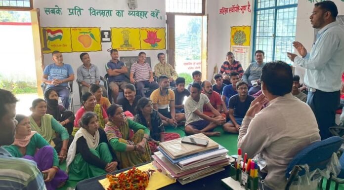 उत्तराखंड में लगातार बढ़ रहा है यूकेडी का कुनबा,श्रीनगर विधानसभा में सैकड़ों बीजेपी-कांग्रेस कार्यकर्ताओं ने थामा यूकेडी का दामन