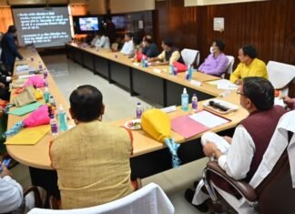 मुख्यमंत्री पुष्कर धामी ने की श्रीनगर मेडिकल कॉलेज की समीक्षा,कालेज के विकास कार्यों के लिए 15 करोड़ की डी पी आर स्वीकृत