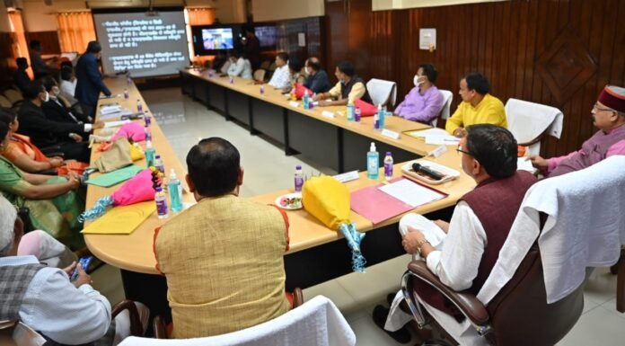 मुख्यमंत्री पुष्कर धामी ने की श्रीनगर मेडिकल कॉलेज की समीक्षा,कालेज के विकास कार्यों के लिए 15 करोड़ की डी पी आर स्वीकृत