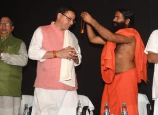 मुख्यमंत्री पुष्कर धामी ने की स्वामी रामदेव से शिष्टाचार भेंट कहा,सब मिलकर उत्तराखण्ड को बनाएंगे देश का आदर्श राज्य