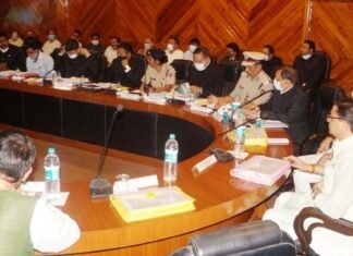 मुख्यमंत्री पुष्कर धामी का अधिकारियों को निर्देश,अधिकारी सकारात्मक सोच से करें जनसमस्याओं का निस्तारण