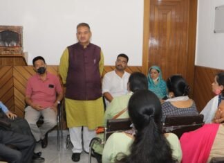 कैबिनेट मंत्री गणेश जोशी ने सीएम के मलिन बस्तियों को अभयदान देने पर अयोजित होने जा रहे धन्यवाद कार्यक्रम की रूपरेखा की तैयार