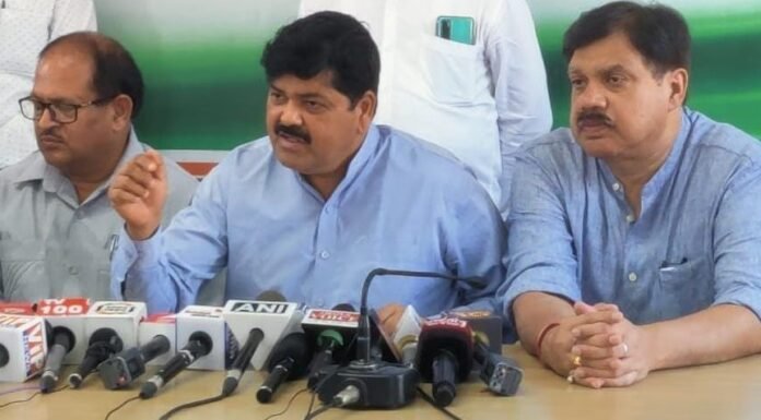 उत्तराखंड कांग्रेस प्रदेश अध्यक्ष गणेश गोदियाल का भाजपा पर हमला कहा,छात्रों को लैपटॉप और स्मार्टफोन देने के लिए हो रहा है भ्रष्टाचार