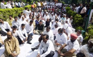 पूर्व सीएम हरीश रावत का भाजपा पर हमला कहा-केंद्र सरकार बाहुबल-धनबल से प्रजातंत्र को बता रही है धता