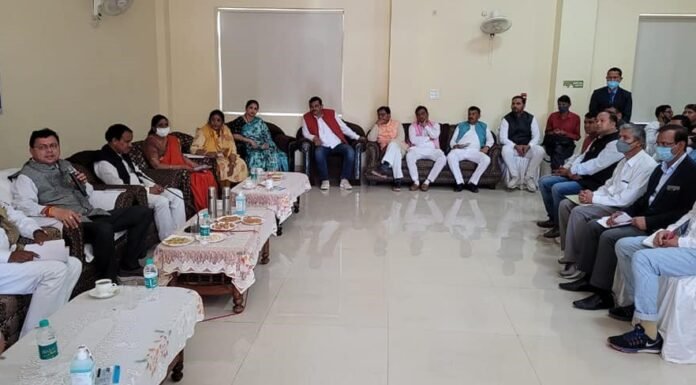 मुख्यमंत्री पुष्कर धामी ने धारचूला पहुंचकर लिया आपदा से हुए नुकसान का जायजा,आपदा प्रभावितों को वितरित किए राहत राशि के चैक