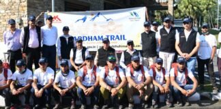 उत्तराखंड-चारधाम के पुराने मार्गों को खोजने निकला 25 सदस्यों का दल,सीएम पुष्कर धामी ने हरी झंडी दिखाकर किया रवाना