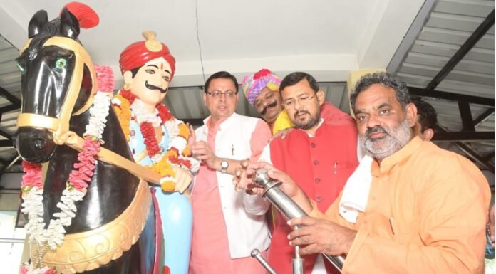 मुख्यमंत्री पुष्कर धामी ने राजा विजय सिंह एवं सेनापति कल्याण सिंह के बलिदान दिवस पर शहीद स्मारक पर पुष्प अर्पित कर दी श्रद्धांजलि