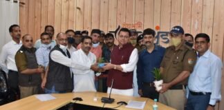 उत्तराखण्ड अधिकारी कार्मिक शिक्षक संघ के पदाधिकारियों ने सीएम पुष्कर धामी से की भेंट,2001 बेच के पुलिस आरक्षियों को 4600 ग्रेड पे की घोषणा के लिए जताया आभार