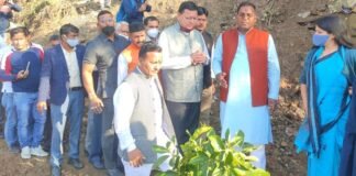 अल्मोडा जनपद में आपदा प्रभावित क्षेत्रों का निरीक्षण कर आपदा प्रभावितो से सीएम धामी ने की मुलाकात,कहा-अतिवृष्टि से हुए नुकसान की भरपाई के लिए प्रदेश सरकार कर रही है हर सम्भव सहायता