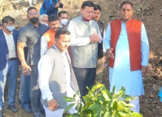 अल्मोडा जनपद में आपदा प्रभावित क्षेत्रों का निरीक्षण कर आपदा प्रभावितो से सीएम धामी ने की मुलाकात,कहा-अतिवृष्टि से हुए नुकसान की भरपाई के लिए प्रदेश सरकार कर रही है हर सम्भव सहायता