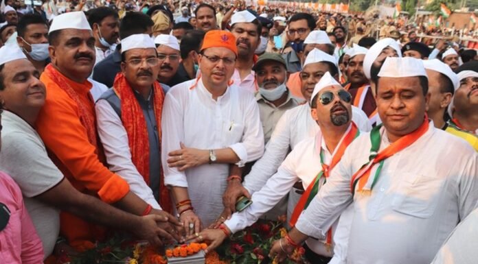 रुद्रपुर में सीएम पुष्कर धामी ने फहराया उत्तराखण्ड का सबसे ऊंचा राष्ट्रध्वज