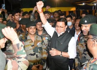 टेरिटोरियल आर्मी डे पर सीएम धामी पहुंचे जवानों के बीच,जवानों को दी बधाई