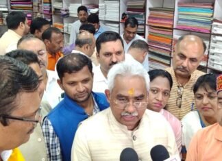 संस्कृति एवं संस्कार से जोड़ती है खादी-मदन कौशिक