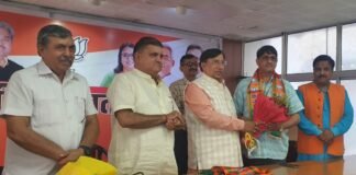 आप के प्रदेश उपाध्यक्ष कपरवान और भीमताल से निर्दलीय विधायक राम सिंह कैड़ा भारतीय जनता पार्टी में हुए शामिल