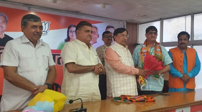 आप के प्रदेश उपाध्यक्ष कपरवान और भीमताल से निर्दलीय विधायक राम सिंह कैड़ा भारतीय जनता पार्टी में हुए शामिल