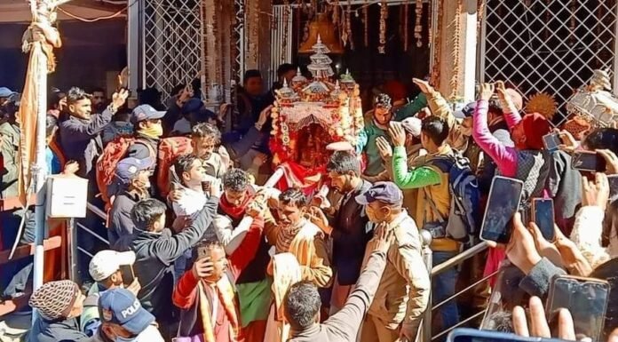 विधि-विधान के साथ बंद हुए श्री यमुनोत्री धाम के कपाट,छह माह तक शीतकालीन गद्दी स्थल खरसाली में होंगे मां यमुना के दर्शन