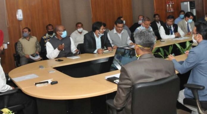 मुख्य सचिव ने कहा उद्योग राज्य में आएं इसके लिए उद्योगों को हर संभव सुविधाएं मुहैया कराई जाएं