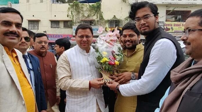 मुख्यमंत्री पुष्कर धामी ने लखनऊ में अखिल भारतीय विद्यार्थी परिषद के कार्यालय का किया भ्रमण,पुरानी यादों को किया ताज़ा