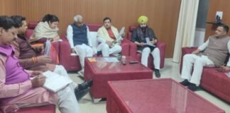 उत्तराखंड-चुनाव प्रभारी ने की प्रबंधन समिति के साथ रोडमैप पर चर्चा