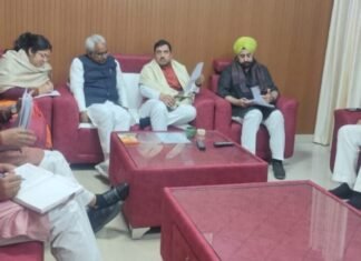 उत्तराखंड-चुनाव प्रभारी ने की प्रबंधन समिति के साथ रोडमैप पर चर्चा