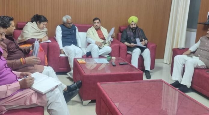 उत्तराखंड-चुनाव प्रभारी ने की प्रबंधन समिति के साथ रोडमैप पर चर्चा