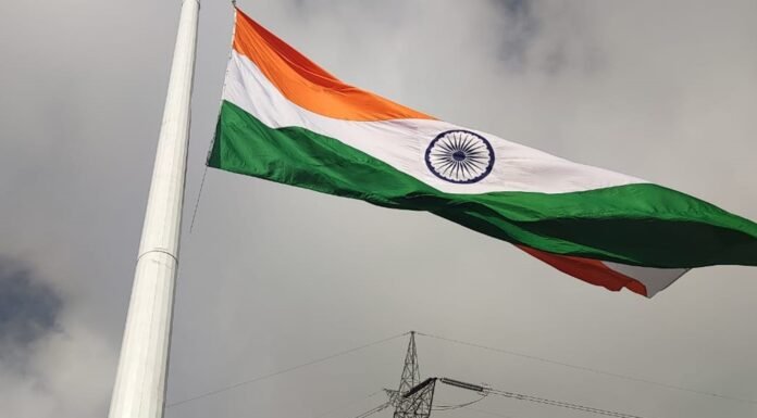 पिथौरागढ़ में वरदायिनी मंदिर परिसर में सीएम धामी फहराया नव निर्मित 100 फीट ऊंचाई का तिरंगा