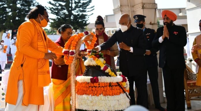 देव संस्कृति विश्वविद्यालय पहुंचे राष्ट्रपति राम नाथ कोविन्द,प्रज्ञेश्वर महादेव मन्दिर में पूजा अर्चना कर भगवान शिव का लिया आशीर्वाद