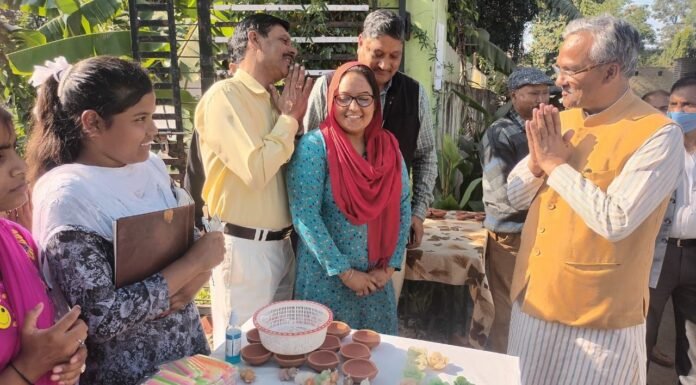 पूर्व मुख्यमंत्री त्रिवेन्द्र रावत ने अनाथ और बेसहारा बच्चों के साथ मनाई दीपावली