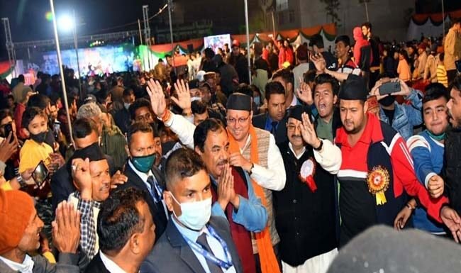 मुख्यमंत्री पुष्कर धामी लाडपुर में आयोजित लोक पर्व इगास-बग्वाल कार्यक्रम में हुए शामिल