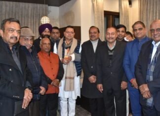 मुख्यमंत्री पुष्कर धामी ने की उद्योग एवं व्यापार से जुड़े लोगों से भेंट,कहा-औद्योगिक क्षेत्रों में किया जायेगा अवस्थापना सुविधाओं का विकास