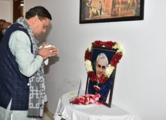 भारत रत्न स्व.अटल बिहारी वाजपेयी को सीएम पुष्कर धामी ने अर्पित किए श्रद्धा सुमन