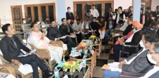 खटीमा में सीएम धामी ने की सीएम घोषणाओं की समीक्षा,रुके कार्यों को जल्द पूरा करने के अधिकारियों को दिए निर्देश