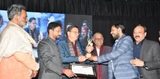 यूथ आईकॉन सम्मान समारोह में समाज में उत्कृष्ट कार्य करने वाले लोगों को सीएम धामी ने किया सम्मानित कहा-ऐसे लोगों का सम्मान प्रेरणा का भी कार्य करता हैं