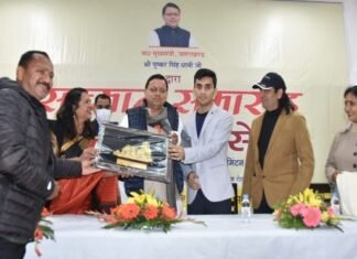 मुख्यमंत्री पुष्कर धामी ने किया बैडमिंटन खिलाड़ी लक्ष्य सेन को सम्मानित
