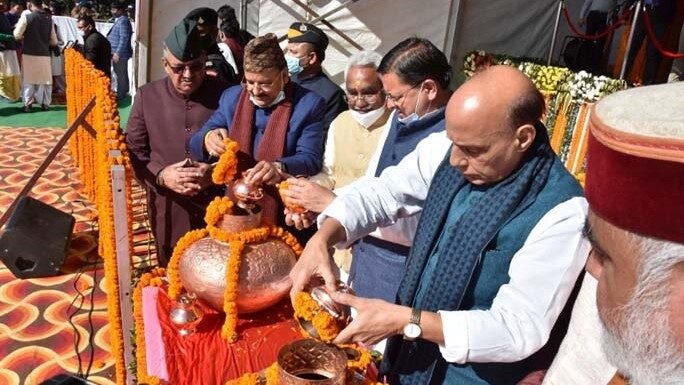 केंद्रीय रक्षा मंत्री राजनाथ सिंह और सीएम पुष्कर धामी ने किया सैन्य धाम का भूमि पूजन,63 करोड़ की लागत से बनेगा भव्य सैन्य धाम