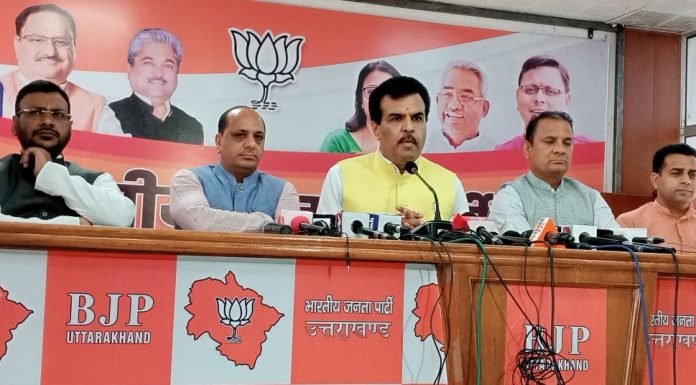 भाजपा प्रवक्ता सुरेश जोशी ने हरीश रावत के दावों पर किए सवाल खड़े कहा-चर्चाओं में रहने के लिए रावत देते है ऐसे बयान