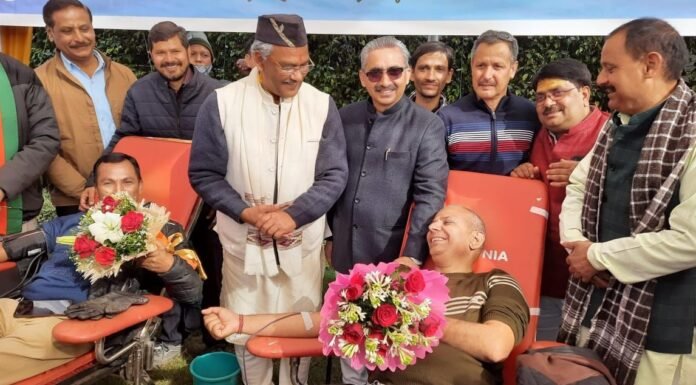 पूर्व सीएम त्रिवेंद्र ने कार्यकर्ताओं के संग मनाया जन्मदिन,वरिष्ठ जनों और बुजुर्गों का सम्मान कर लिया आशीष