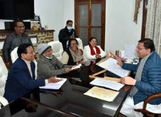 राज्य आंदोलनकारियों ने की सीएम पुष्कर धामी से भेंट,आंदोलनकारियों की पेंशन में बढ़ोतरी करने के लिये सीएम का व्यक्त किया आभार