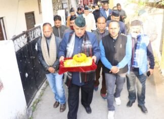 सैन्यधाम निर्माण के सैनिक कल्याण ने देहरादून के शहीद मेजर भूपेन्द्र कण्डारी,मेजर विभूति ढ़ौडियाल एवं नायक मोहन सिंह के आंगन की पवित्र माटी की एकत्र