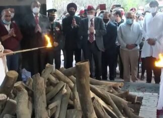 पंचतत्व में विलीन हुए चीफ ऑफ डिफेंस स्टाफ बिपिन रावत,बिटियों ने दी मुखाग्नि,देश ने कहा,‘जब तक सूरज चांद रहेगा,बिपिन जी का नाम रहेगा’