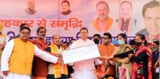 खटीमा में स्वयं सहायता समूहों को मुख्यमंत्री स्वरोजगार योजना तथा दीन दयाल उपाध्याय योजना के तहत सीएम घामी ने प्रदान किये चैक