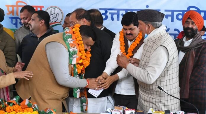 उत्तराखंड विधानसभा चुनाव-सितारगंज में भाजपा के पूर्व जिला पंचायत अध्यक्ष,पंचायत सदस्यों सहित कई ग्राम प्रधानों ने थामा कांग्रेस का हाथ