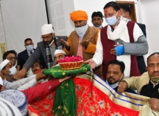 उत्तराखंड-अल्प संख्यक समाज की ओर से पीएम मोदी एवं सीएम धामी के जीवन की सलामती तथा प्रदेश की खुशहाली के लिये पिरान कलियर दरगाह पर चढ़ावे के लिये भेजी गई चादर